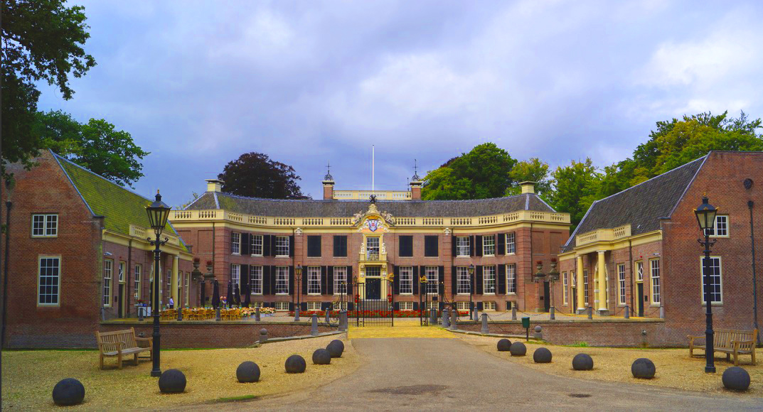 kasteel-front-panorama-z-w